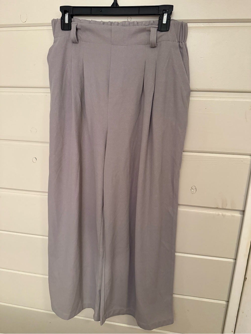 HALARA Light Gray Men's Pleated Dress Pants 25” inseam. Med extra petite